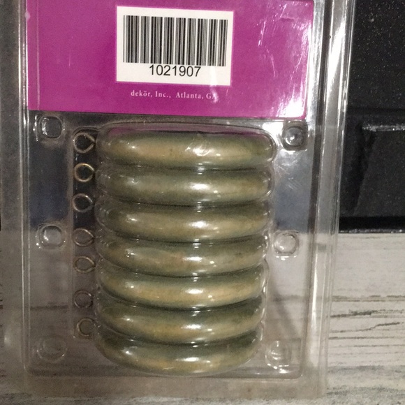 Dekor 1 3/4” green wood rings for woods curtain rod NWT - Picture 3 of 3